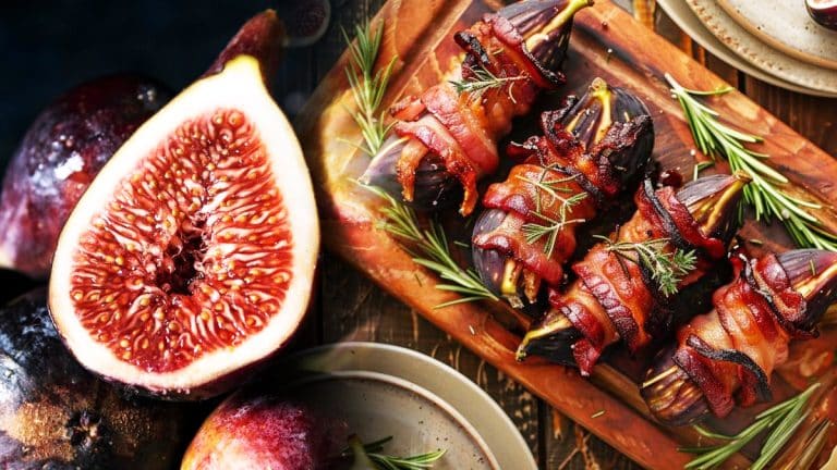 Vos papilles méritent ce délice : figues rôties au bacon, une entrée simple et savoureuse