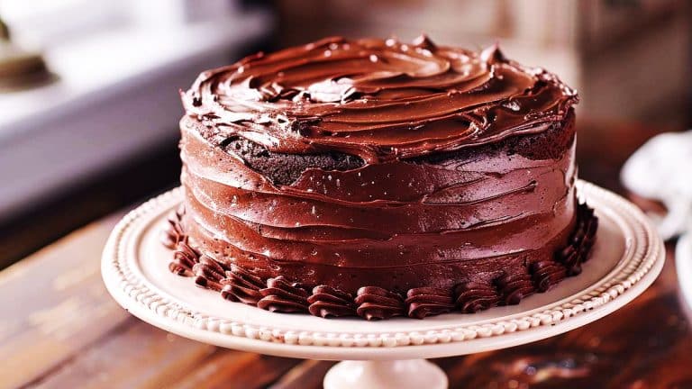 Secrets dévoilés pour un gâteau au chocolat moelleux avec ce geste simple mais essentiel