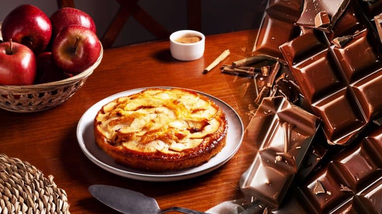 Voici comment préparer un clafoutis aux pommes et chocolat pour un goûter inoubliable