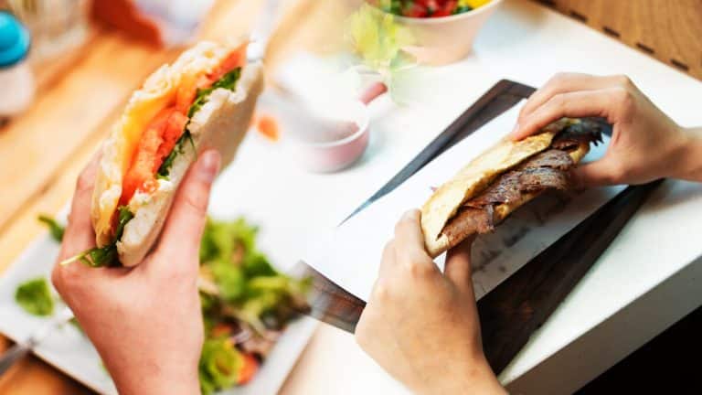 Magnifique sandwich japonais qui conquiert les palais internationaux avec élégance et saveur