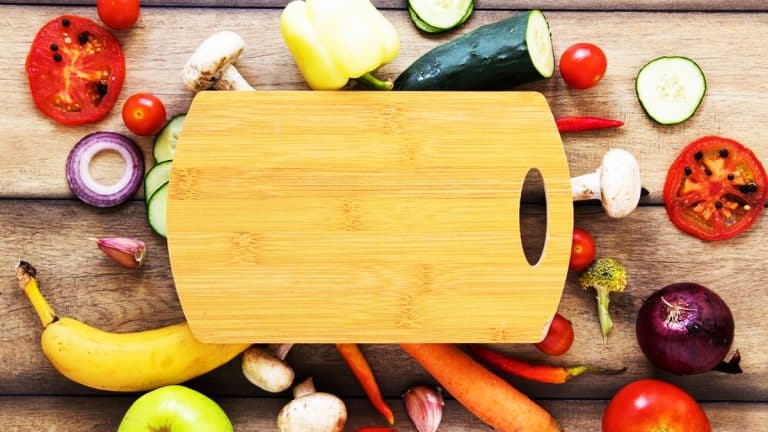 Les secrets surprenants du trou de votre planche à découper et pourquoi il révolutionne votre cuisine