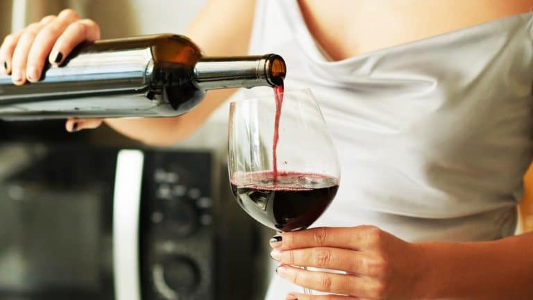 Les secrets pour servir votre vin à la température idéale sans thermomètre, révélés par un expert