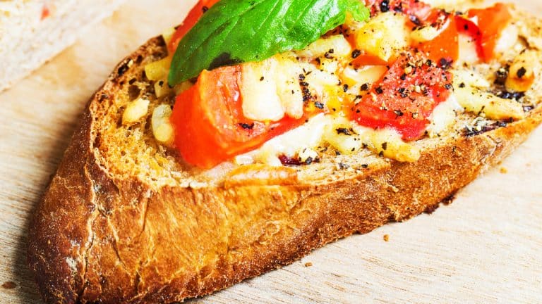 Les secrets d’un chef pour choisir le pain parfait pour une bruschetta inoubliable