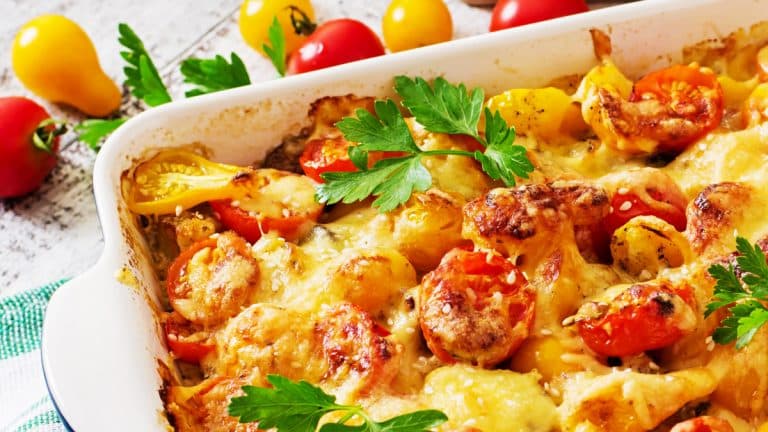 Voici comment transformer votre pain rassis en un gratin de légumes savoureux et réconfortant