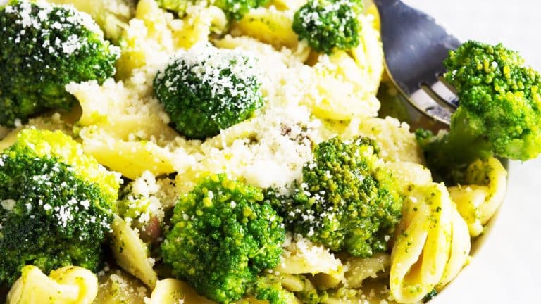 Les pâtes au pesto de brocoli : une recette simple pour ravir vos papilles et égayer votre table