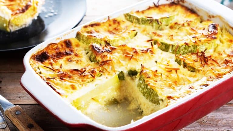 Découvrez comment ravir vos papilles avec un gratin de courgettes et saumon fumé, une recette simple et délicieuse