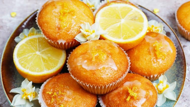 Voici comment ravir vos papilles avec des madeleines au citron et à la lavande : une recette simple et délicieuse