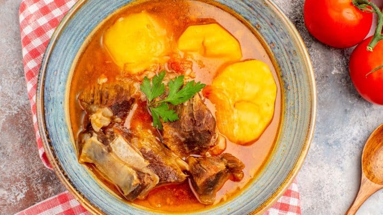 Un moment convivial autour du jarret de veau au citron, un délice simple à préparer