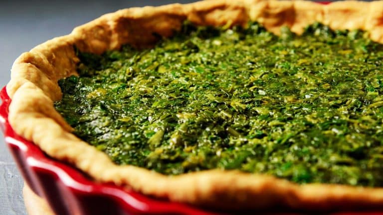 Découvrez comment réaliser une savoureuse tarte filo aux épinards et feta, parfaite pour vos repas conviviaux