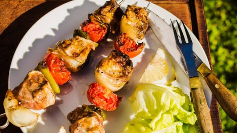 Créez des brochettes apéritives aux saveurs méditerranéennes pour surprendre vos invités