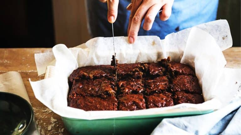 Voici comment réaliser un gâteau au chocolat moelleux en seulement 10 minutes de préparation