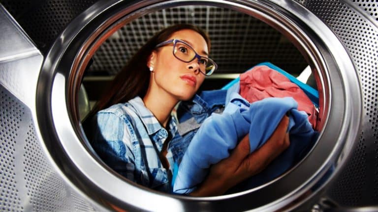 Les secrets pour éliminer la moisissure de votre lave-linge simplement avec du bicarbonate