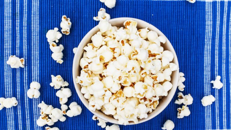 Les astuces ultimes pour préparer un popcorn qui émerveillera vos soirées cinéma