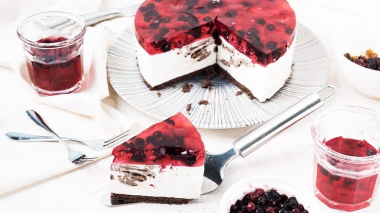 Voici omment préparer un irrésistible cheesecake à l’açaï sans cuisson pour ravir vos convives