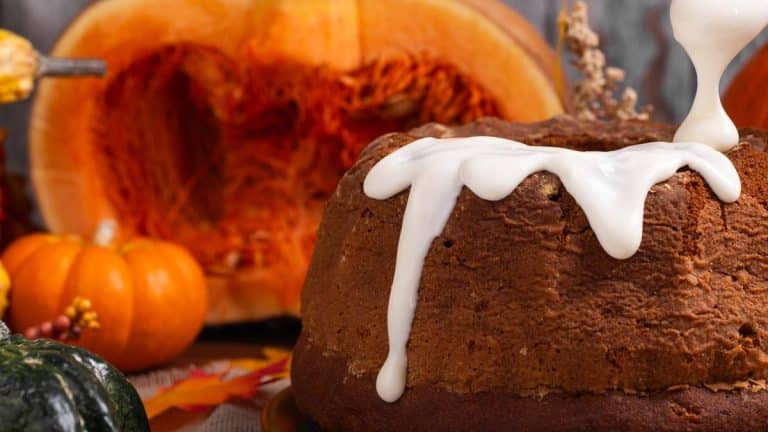 Découvrez comment réaliser des choux citrouille garnis de mousse au chocolat pour éblouir vos convives