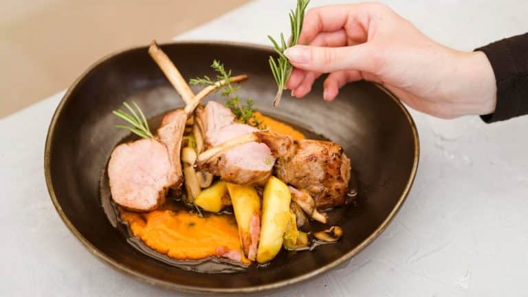 La blanquette de veau préférée des internautes de Marmiton, une recette qui ravive les souvenirs d’enfance