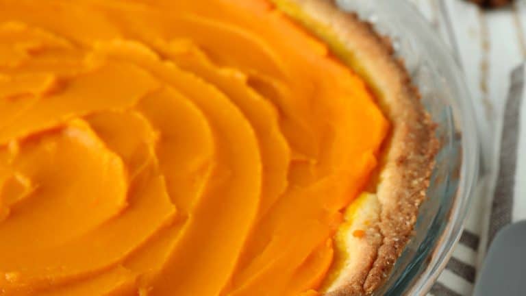 Découvrez comment réaliser la célèbre tarte sucrée au potimarron, un incontournable automnal qui ravira vos papilles