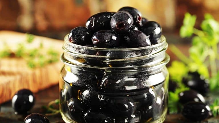 Attention aux olives noires en bocal, voici comment identifier les vraies des imitations industrielles