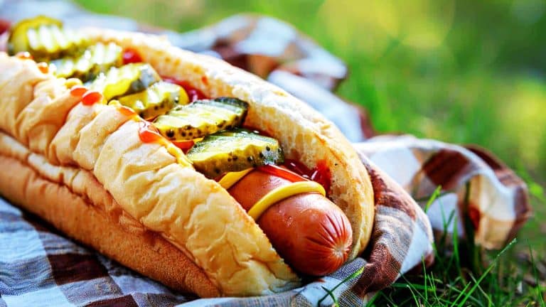 Découvrez comment le hot dog aux rondelles de cornichons réinvente vos pauses déjeuner!