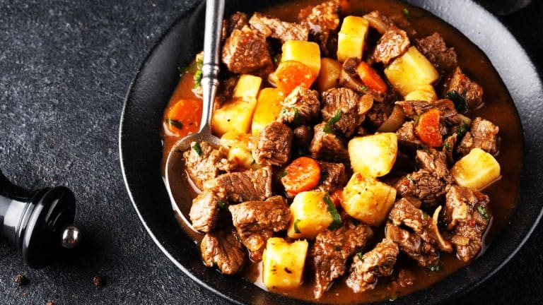 Voici comment réaliser un boeuf bourguignon rapide qui ravira vos papilles et celles de vos convives