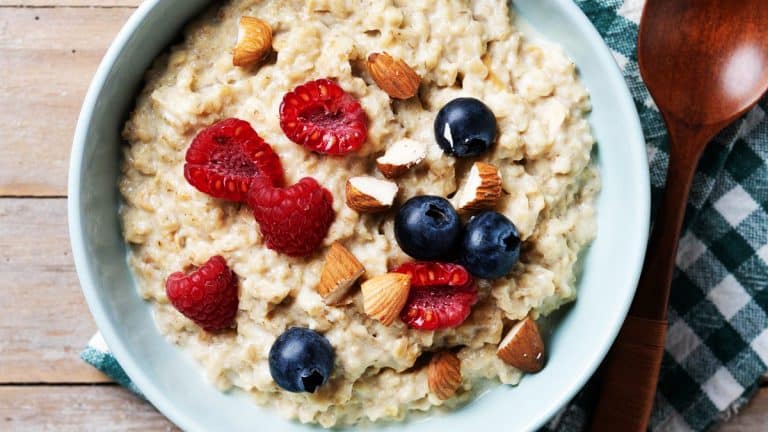 Ce petit-déjeuner enflamme les réseaux sociaux : 3 recettes originales d’overnight porridge