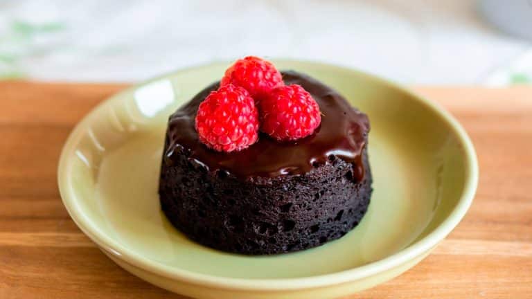 Découvrez comment préparer un fondant au chocolat révolutionnaire avec seulement deux ingrédients