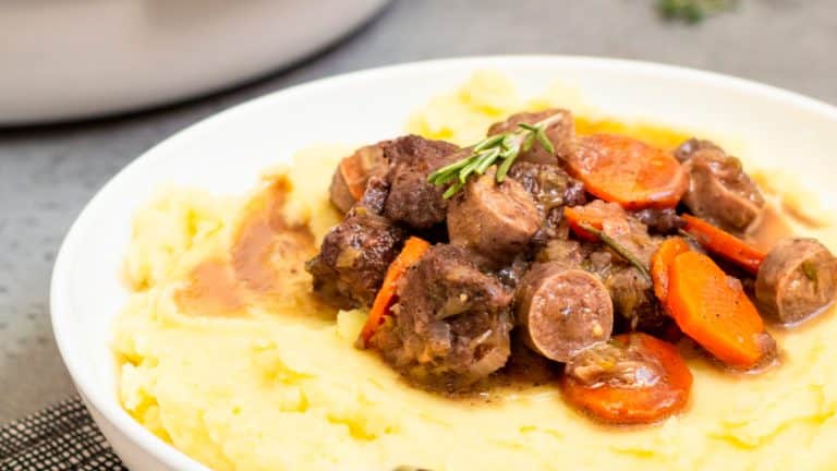 Découvrez les secrets d’un chef pour une blanquette de veau à la sauce onctueuse