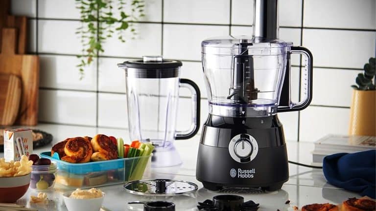 Ce robot de cuisine Russell Hobbs, noté 4,4, pour une efficacité garantie et à petit prix sur Amazon