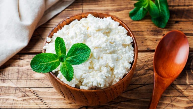 Cottage cheese : le fromage qui révolutionne les réseaux sociaux avec ses vertus protéinées