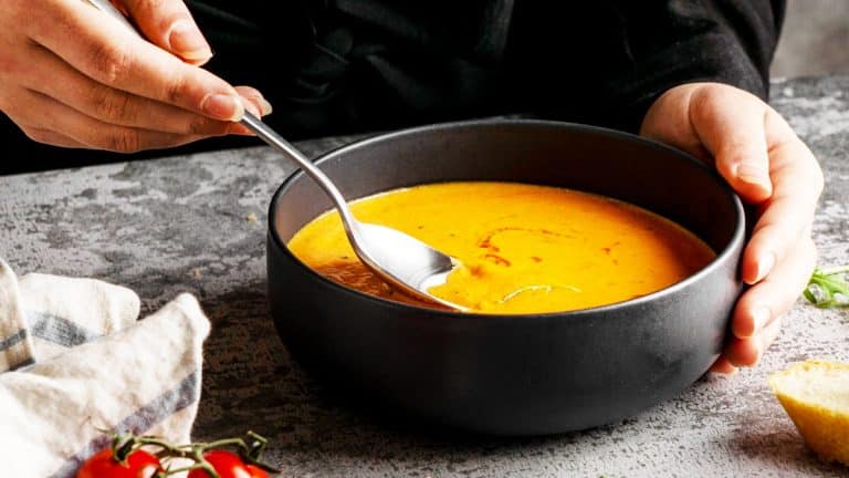 Réchauffez vos soirées de novembre avec cette soupe maison prête en 10 minutes