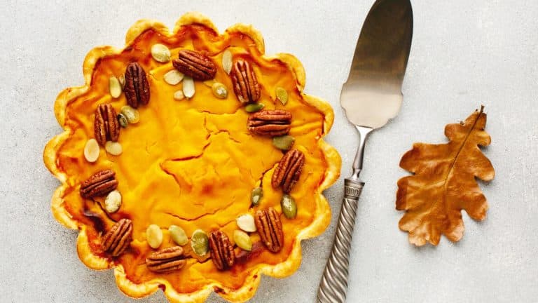 Tarte à la patate douce et aux noix de pécan, une gourmandise célébrée lors de Thanksgiving