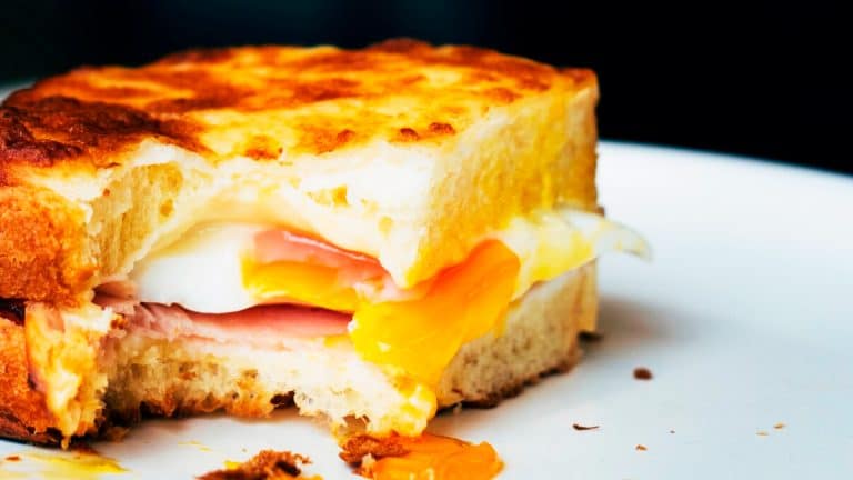 Réinventez le croque monsieur : une recette légère aux légumes, jambon et fromage pour ravir vos papilles