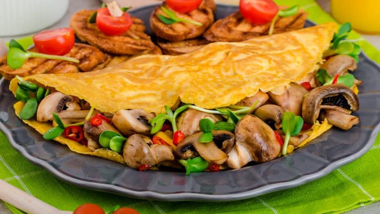 Omelette soufflée à la manière de la Mère Poulard : secrets et astuces pour un plat traditionnel parfait