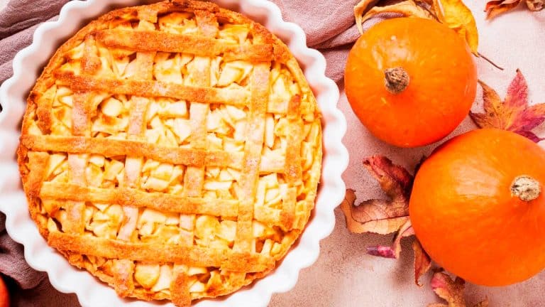 Réinventez votre dessert d’automne avec cette tourte sucrée à la courge butternut, un délice simple et savoureux