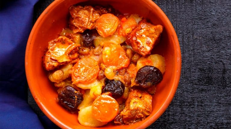 Tajine aux pruneaux et patates douces au miel : un festin sucré-salé qui ravira vos papilles