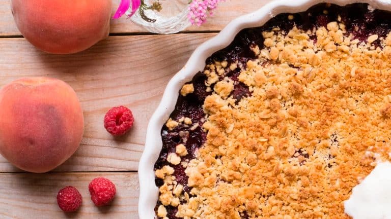 Réinventez vos soirées d’automne avec ces 15 recettes de crumble délicieuses et originales