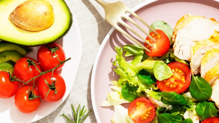 Trois repas par jour ou une approche flexible : quelle est la meilleure stratégie pour booster votre santé ?