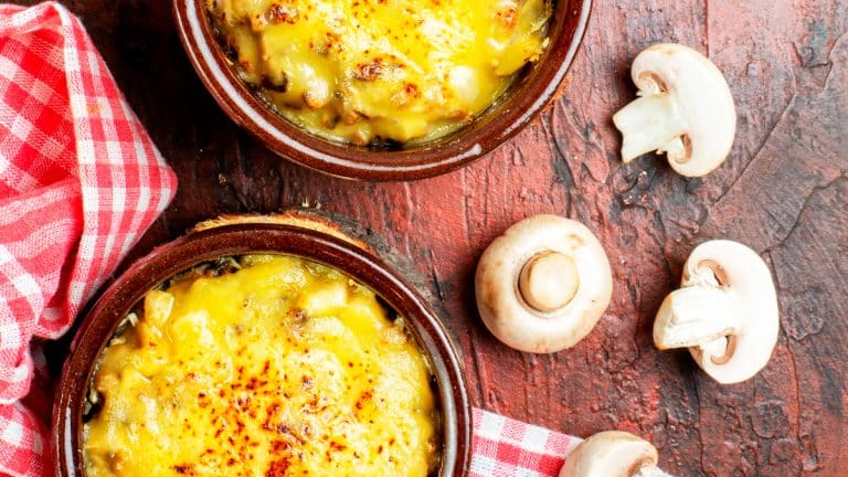 Découvrez ce gratin de pommes de terre et champignons : une recette chaleureuse pour réchauffer vos soirées d’automne