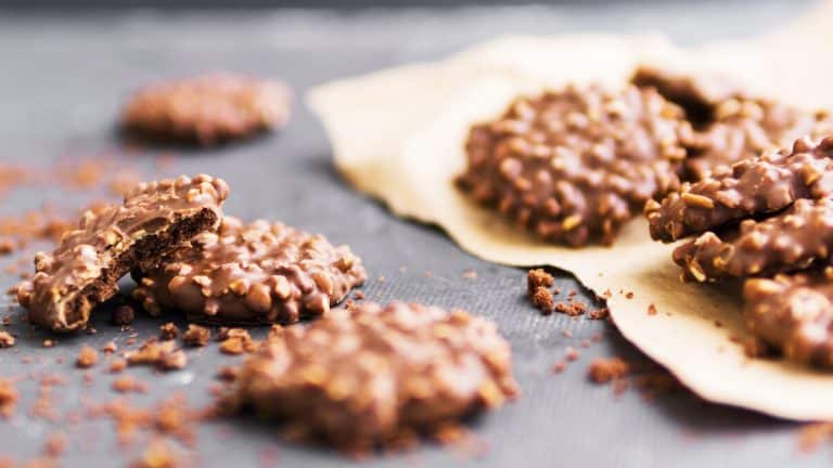 Craquez pour ces délicieuses bouchées aux flocons d’avoine et au chocolat noir