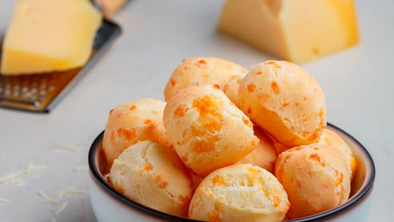 Pao de queijo : une escapade culinaire brésilienne pour réinventer vos apéritifs sans gluten