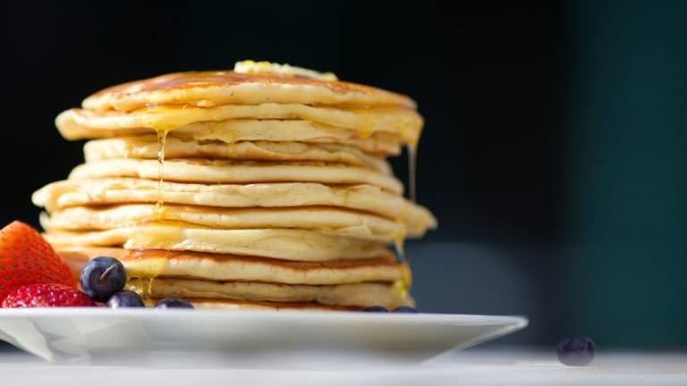 Découvrez comment réaliser un maxi pancake léger et moelleux pour égayer vos matins