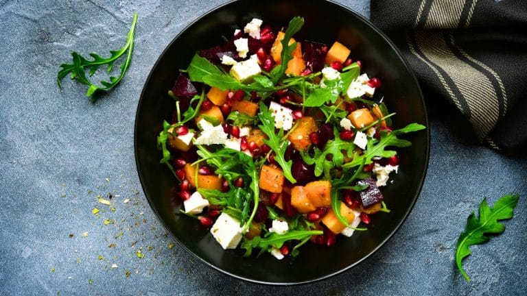 Découvrez la salade de potimarron cru : une recette croustillante pour réchauffer vos repas d’automne