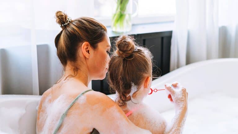 Comment un bain partagé entre vos enfants peut devenir un moment de plaisir tout en économisant de l’eau