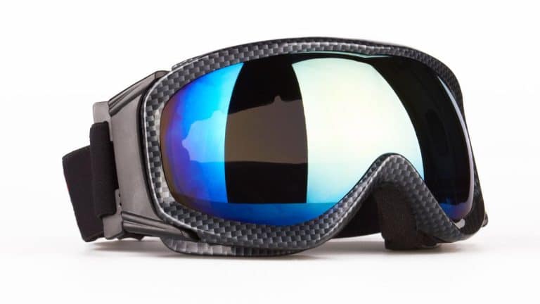 Découvrez comment les lunettes de ski peuvent devenir votre meilleur allié en cuisine contre les larmes d’oignon